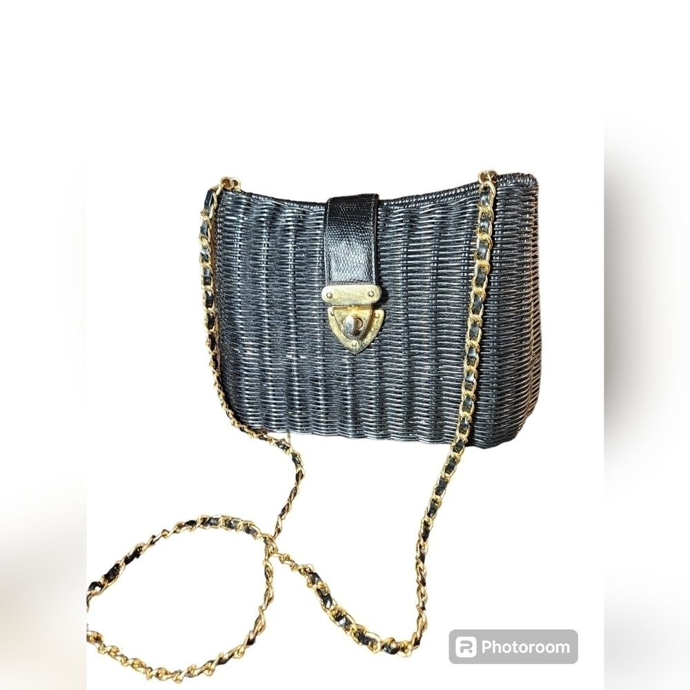 Vintage Black Basket weave shoulder bag. - Picture 1 of 15